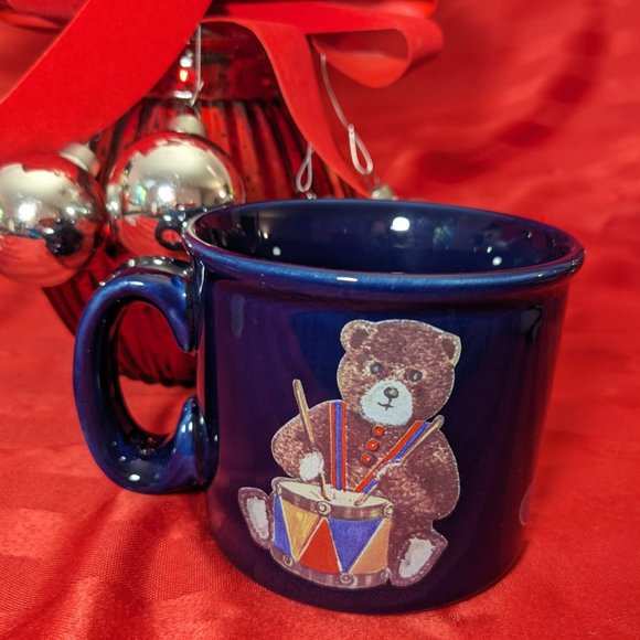 Godiva Chocolatier Cobalt Blue Teddy Bear/Trains/Drum/Present Christmas Mug - Picture 12 of 12